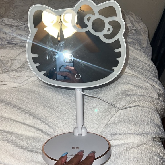 Hello Kitty LED Rechargeable Makeup Mirror ***EXCELLENT CONDITION *** - Picture 2 of 6